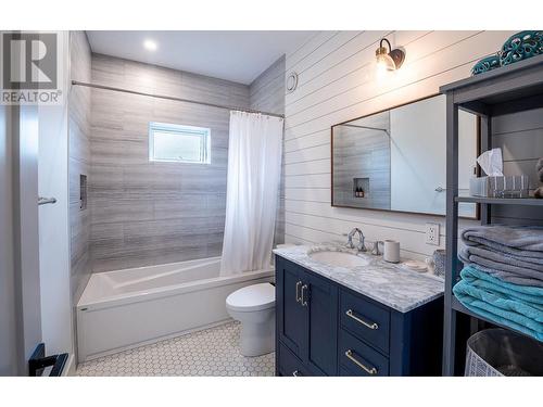 1640 Prail Road, Revelstoke, BC - Indoor Photo Showing Bathroom