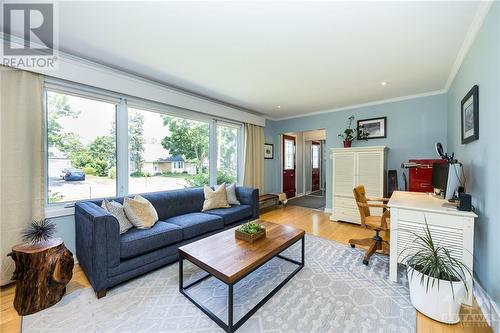 206 Sanford Avenue, Ottawa, ON - Indoor Photo Showing Living Room