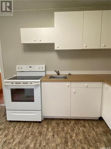 614 Railway Avenue, Bienfait, SK - Indoor Photo Showing Kitchen