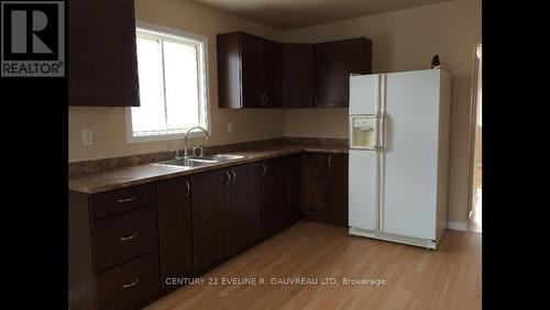 283 Meridian Avenue, Temiskaming Shores, ON - Indoor Photo Showing Kitchen With Double Sink