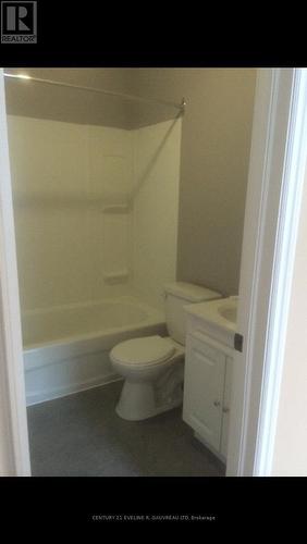 283 Meridian Avenue, Temiskaming Shores, ON - Indoor Photo Showing Bathroom