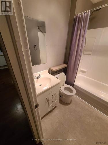 283 Meridian Avenue, Temiskaming Shores, ON - Indoor Photo Showing Bathroom