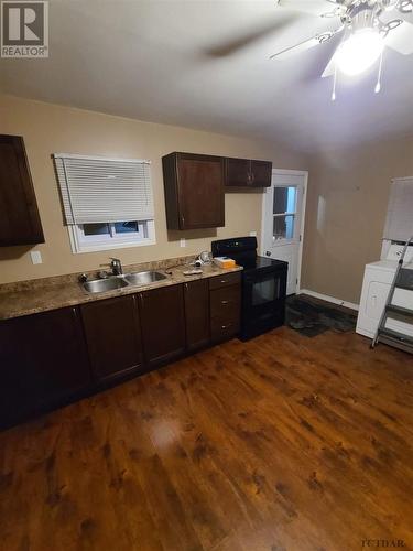 283 Meridian Avenue, Temiskaming Shores, ON - Indoor Photo Showing Kitchen With Double Sink