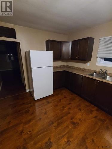 283 Meridian Avenue, Temiskaming Shores, ON - Indoor Photo Showing Kitchen With Double Sink