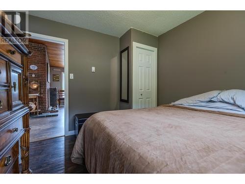 8716 Westsyde Road, Kamloops, BC - Indoor Photo Showing Bedroom