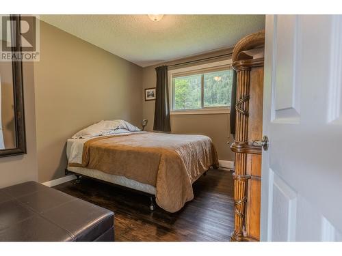 8716 Westsyde Road, Kamloops, BC - Indoor Photo Showing Bedroom