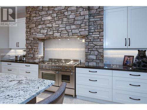 426 Audubon Court, Kelowna, BC - Indoor Photo Showing Kitchen