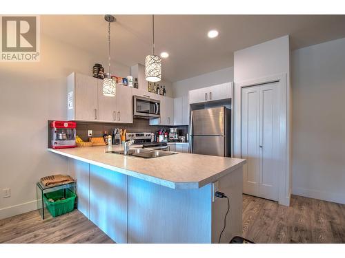 933 Mt. Robson Place Unit# 33, Vernon, BC - Indoor Photo Showing Kitchen With Double Sink