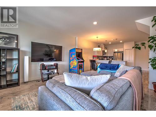933 Mt. Robson Place Unit# 33, Vernon, BC - Indoor Photo Showing Living Room