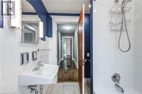 35 Brock Street, Woodstock, ON - Indoor Photo Showing Bathroom