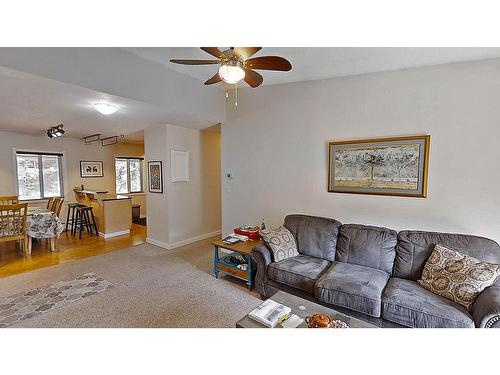 7 - 1691 Highway 3A, Nelson, BC - Indoor Photo Showing Living Room