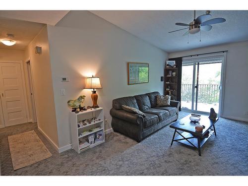 7 - 1691 Highway 3A, Nelson, BC - Indoor Photo Showing Living Room