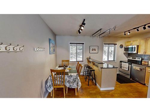 7 - 1691 Highway 3A, Nelson, BC - Indoor Photo Showing Kitchen