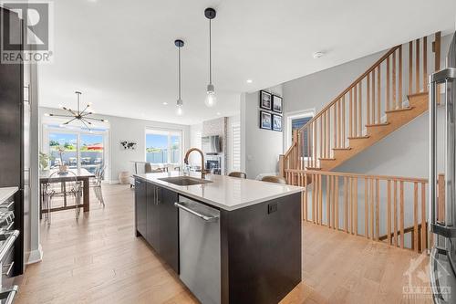 296 Squadron Crescent, Ottawa, ON - Indoor Photo Showing Kitchen With Upgraded Kitchen