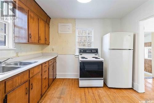 3 Willingdon Place, Saskatoon, SK - Indoor Photo Showing Kitchen With Double Sink