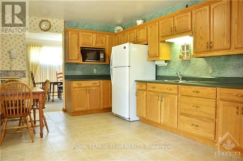 8 Elizabeth Drive, South Dundas, ON - Indoor Photo Showing Kitchen With Double Sink