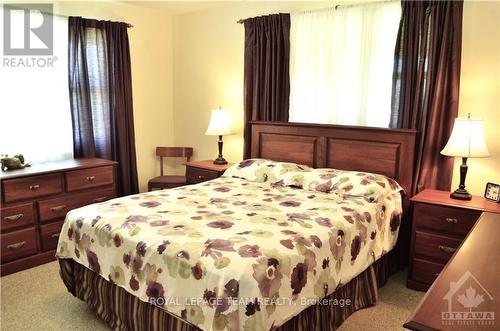 8 Elizabeth Drive, South Dundas, ON - Indoor Photo Showing Bedroom