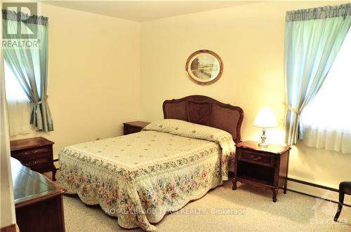 8 Elizabeth Drive, South Dundas, ON - Indoor Photo Showing Bedroom