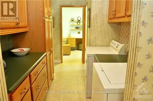 8 Elizabeth Drive, South Dundas, ON - Indoor Photo Showing Laundry Room