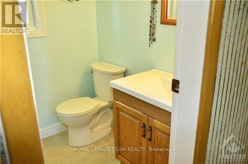 8 Elizabeth Drive, South Dundas, ON - Indoor Photo Showing Bathroom