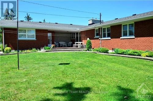 8 Elizabeth Drive, South Dundas, ON - Outdoor With Deck Patio Veranda With Exterior