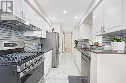 5230 Brookwood Court, Mississauga, ON - Indoor Photo Showing Kitchen With Stainless Steel Kitchen With Upgraded Kitchen
