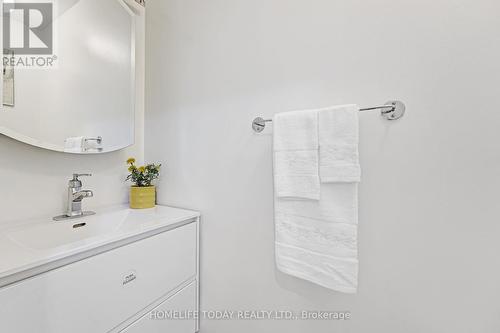 5230 Brookwood Court, Mississauga, ON -  Photo Showing Bathroom