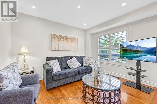 5230 Brookwood Court, Mississauga, ON - Indoor Photo Showing Living Room