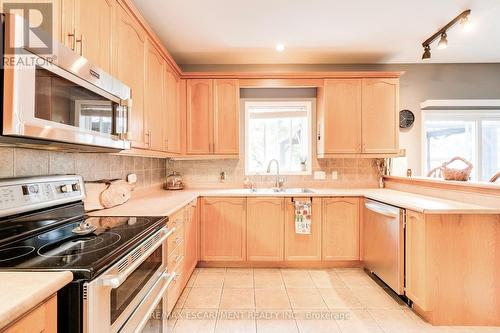 72 Sidney Crescent, Hamilton, ON - Indoor Photo Showing Kitchen