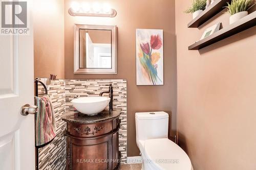 72 Sidney Crescent, Hamilton, ON - Indoor Photo Showing Bathroom