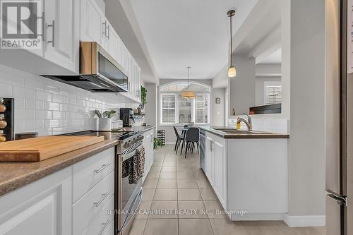 31 Marr Lane, Hamilton (Ancaster), ON - Indoor Photo Showing Kitchen With Upgraded Kitchen