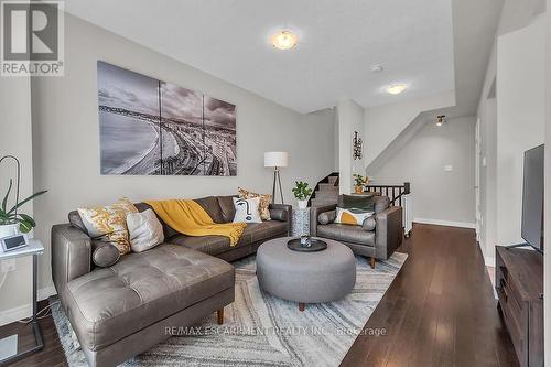 31 Marr Lane, Hamilton (Ancaster), ON - Indoor Photo Showing Living Room