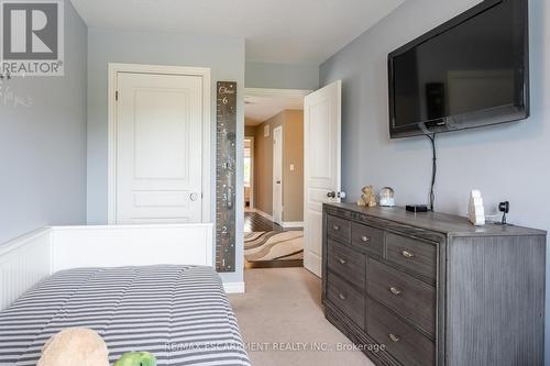 22 Cole Street, Hamilton, ON - Indoor Photo Showing Bedroom