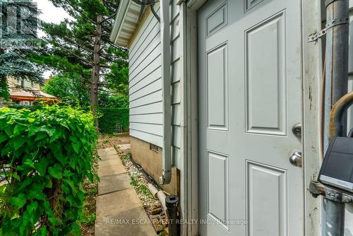 39 Glendale Avenue N, Hamilton, ON - Outdoor With Exterior