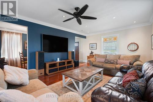 269 Sugarloaf Street, Port Colborne, ON - Indoor Photo Showing Living Room