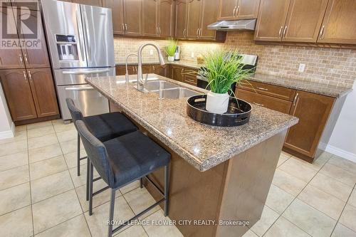 147 Pelech Crescent, Hamilton, ON - Indoor Photo Showing Kitchen With Double Sink With Upgraded Kitchen