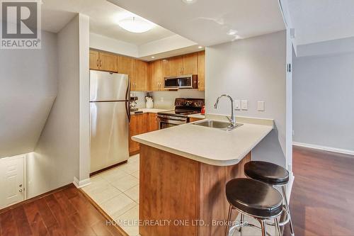 921 - 16 Laidlaw Street, Toronto, ON - Indoor Photo Showing Kitchen