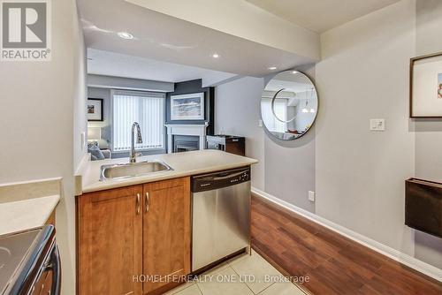 921 - 16 Laidlaw Street, Toronto, ON - Indoor Photo Showing Kitchen