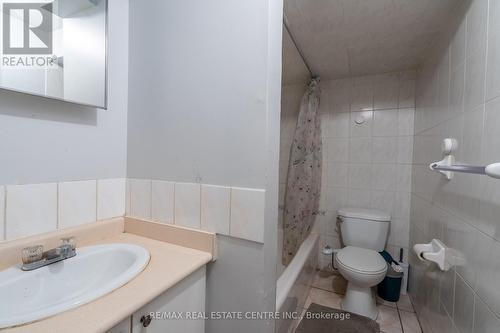 15 Applegrove Court, Brampton, ON - Indoor Photo Showing Bathroom