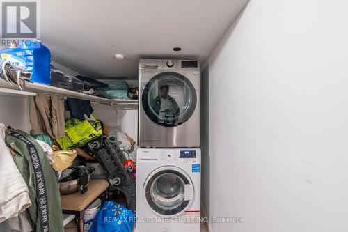 15 Applegrove Court, Brampton, ON - Indoor Photo Showing Laundry Room