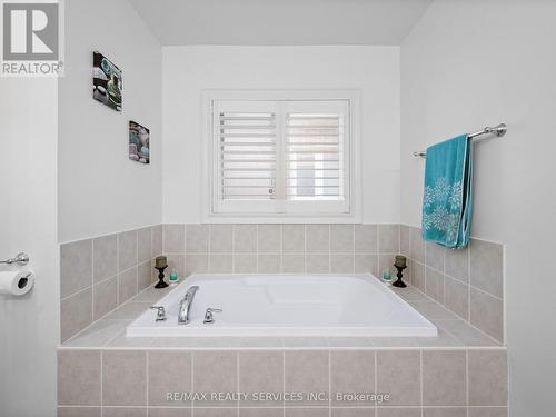 16 Lavallee Crescent, Brampton, ON - Indoor Photo Showing Bathroom