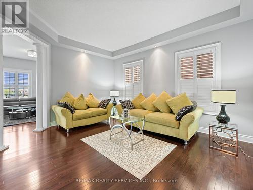 16 Lavallee Crescent, Brampton, ON - Indoor Photo Showing Living Room