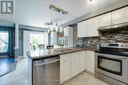 43 Crestridge Drive, Caledon (Bolton North), ON - Indoor Photo Showing Kitchen With Double Sink With Upgraded Kitchen