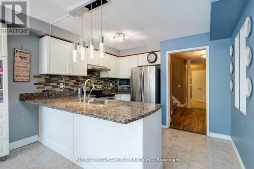 43 Crestridge Drive, Caledon (Bolton North), ON - Indoor Photo Showing Kitchen With Upgraded Kitchen