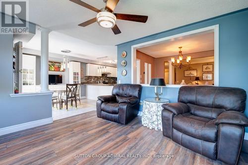 43 Crestridge Drive, Caledon (Bolton North), ON - Indoor Photo Showing Living Room