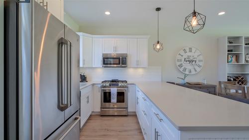 8-3750 West Bay Road, West Kelowna, BC - Indoor Photo Showing Kitchen With Upgraded Kitchen