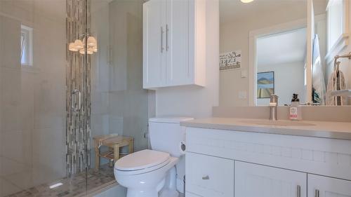 8-3750 West Bay Road, West Kelowna, BC - Indoor Photo Showing Bathroom