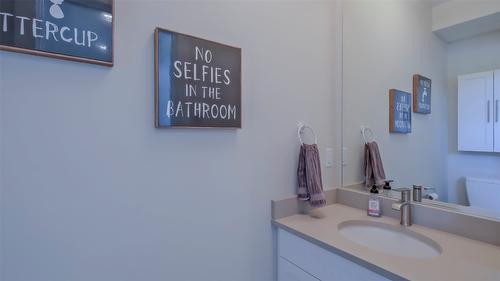 8-3750 West Bay Road, West Kelowna, BC - Indoor Photo Showing Bathroom