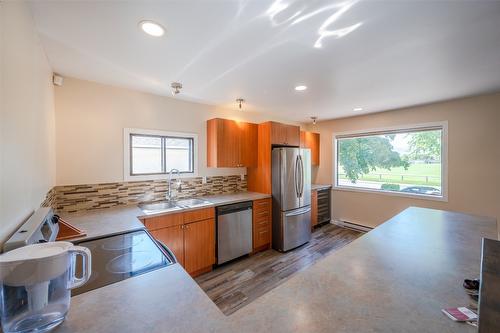 876 School Avenue, Oliver, BC - Indoor Photo Showing Kitchen