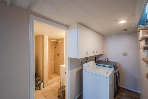 876 School Avenue, Oliver, BC - Indoor Photo Showing Laundry Room